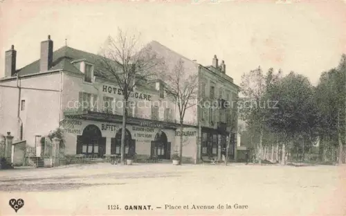 AK / Ansichtskarte Gannat Vichy 03 Allier Place et Avenue de la Gare
