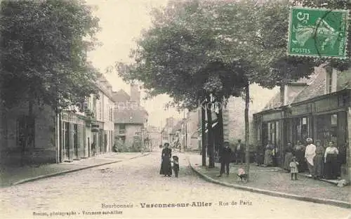 AK / Ansichtskarte Varennes-sur-Allier VICHY 03 Allier Rue de Paris