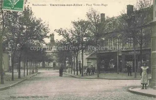 AK / Ansichtskarte Varennes-sur-Allier VICHY 03 Allier Place Victor Hugo