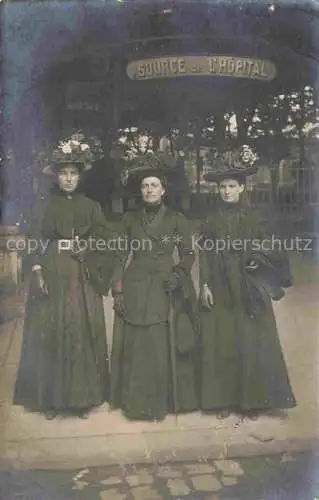 AK / Ansichtskarte VICHY 03 Allier Place de la Source de l'Hopital Schwestern
