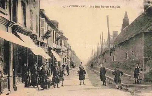 AK / Ansichtskarte Commentry Montlucon 03 Allier Grand Rue