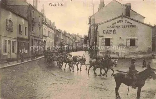 AK / Ansichtskarte VOUZIERS Aisne 08 Ardennes Soldatentross zieht durch Ortsstrasse