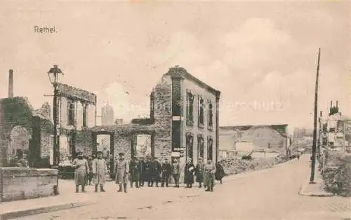 AK / Ansichtskarte RETHEL 08 Ardennes Einwohner vor zerstoertem Dorf in WK1