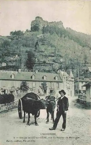 AK / Ansichtskarte Vic-sur-Cere AURILLAC 15 Cantal Entree de Vic sur Cere Vue du Rocher de Maisonne