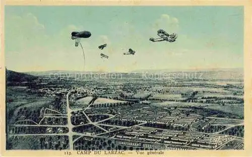 AK / Ansichtskarte Camp du Larzac Millau 12 Aveyron Vue générale des avions et zeppelin