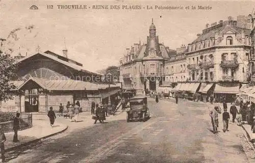 AK / Ansichtskarte TROUVILLE -SUR-MER 14 Calvados Reine des Plages La Poissonnerie et la Mairie