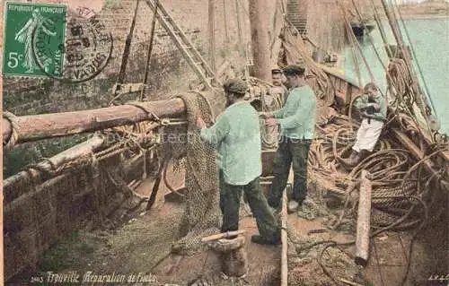 AK / Ansichtskarte TROUVILLE -SUR-MER 14 Calvados Bateau de pêche Réparation de filets