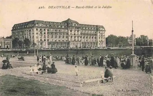 AK / Ansichtskarte DEAUVILLE-SUR-MER Lisieux 14 Calvados Royal-Hôtel et le jardin