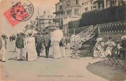 AK / Ansichtskarte TROUVILLE -SUR-MER 14 Calvados Sur les Planches
