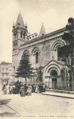 AK / Ansichtskarte ANGOULEME 16 Charente La Cathédrale Sortie de la Messe Portail Sud