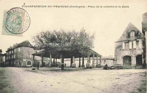 AK / Ansichtskarte Villefranche-du-Perigord Sarlat-la-Caneda 24 Dordogne Place de la Liberte et la Halle