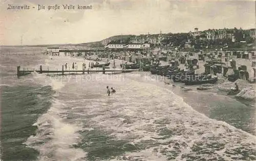 AK / Ansichtskarte ZINNOWITZ Ostseebad Strandpanorama Die grosse Welle kommt
