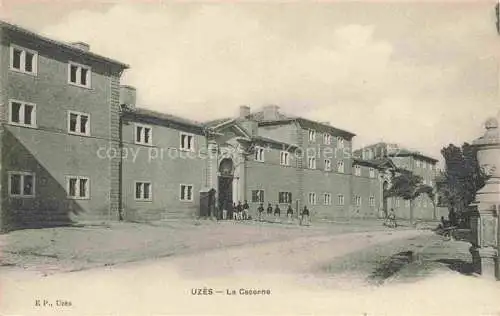 AK / Ansichtskarte Uzes NIMES 30 Gard La Caserne