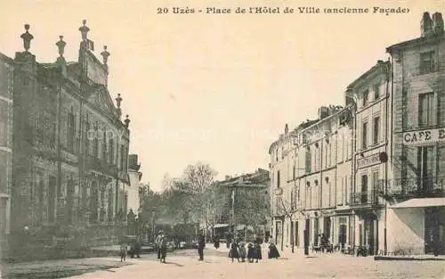 AK / Ansichtskarte Uzes NIMES 30 Gard Place de l'Hotel de Ville Facade