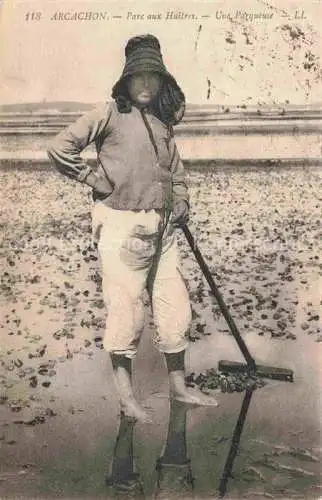 AK / Ansichtskarte ARCACHON 33 Gironde Parc aux Huitres Une Parqueuse