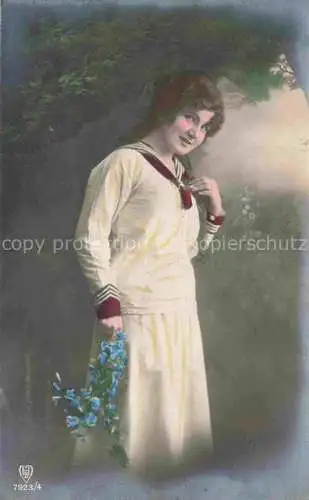 AK / Ansichtskarte Foto HB Nr. 7923/4 Frauen Rosen Marine 