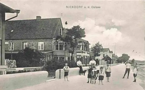 AK / Ansichtskarte NIENDORF  Ostseebad Timmendorferstrand Strandpromenade