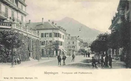 AK / Ansichtskarte Meyringen Meiringen BE Postgasse mit Blick gegen Plattenstock
