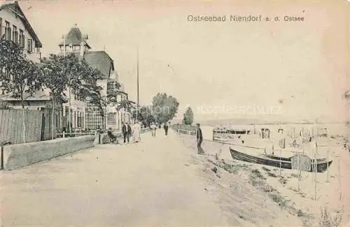 AK / Ansichtskarte NIENDORF  Ostseebad Timmendorferstrand Promenade Strand
