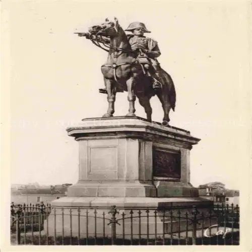 AK / Ansichtskarte Napoleon Bonaparte Adel Montereau Denkmall