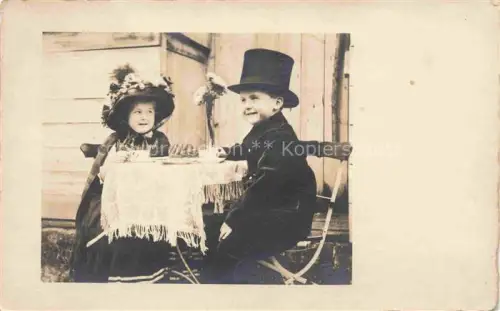 AK / Ansichtskarte Kinder Child Enfants Hut Tee 