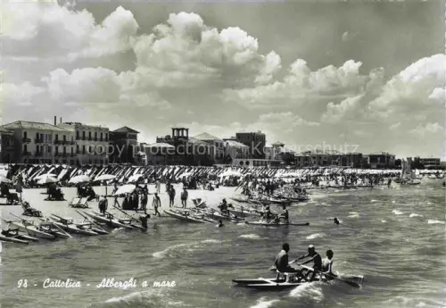 AK / Ansichtskarte CATTOLICA  Provincia Rimini IT Alberghi a mare Spiaggia