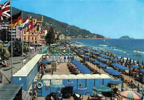 AK / Ansichtskarte ALAssIO Savona Liguria IT Spiaggia e Piazza Partigiani