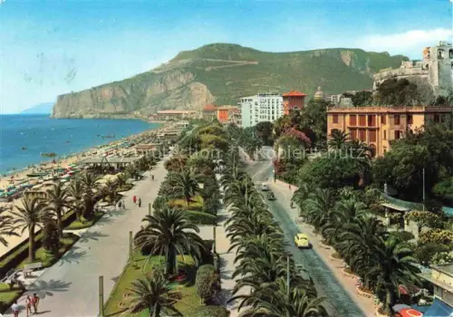 AK / Ansichtskarte FINALE LIGURE IT Passeggiata e Viale delle Palme