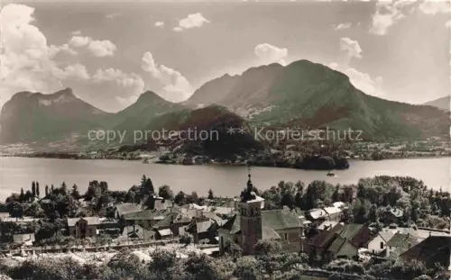 AK / Ansichtskarte Talloires ANNECY 74 Haute-Savoie Vue generale en face Duingt et la montagne