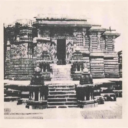 AK / Ansichtskarte Halebid Halebeedu Front view of the Halebeedu Temple