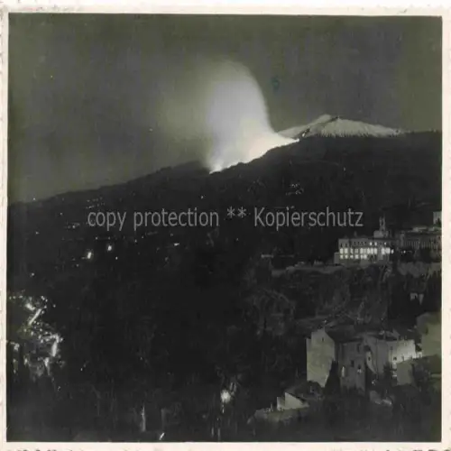 AK / Ansichtskarte Taormina Sicilia IT Eruzione Etna 26-11-50 ore 23 aetna Vulkanausbruch Nachtaufnahme