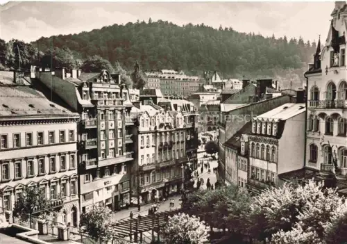 AK / Ansichtskarte KARLOVY VARY Karlsbad CZ Pohled na lázenské domy u Zámeckých pramenue