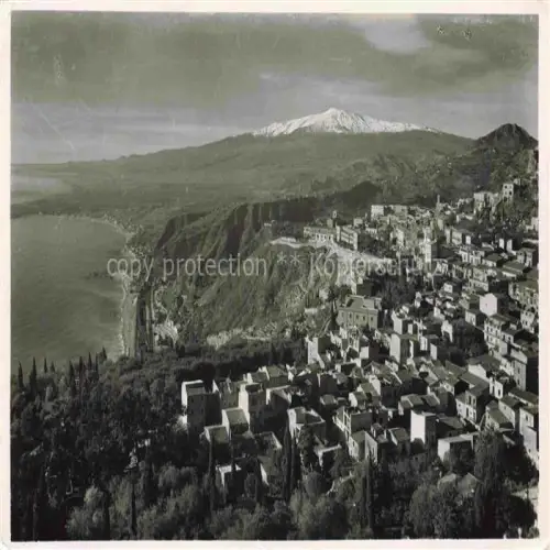 AK / Ansichtskarte Taormina Sicilia IT Panorama Vulkan aetna