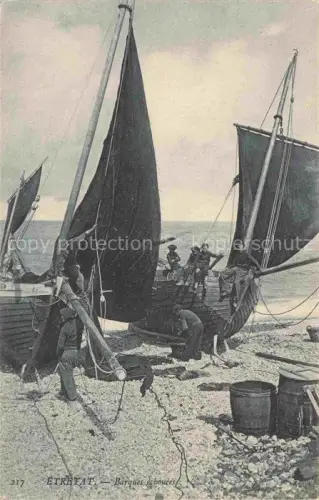 AK / Ansichtskarte ETRETAT LE HAVRE 76 Seine-Maritime Barques echouees