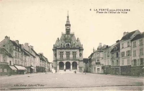 AK / Ansichtskarte La Ferte-sous-Jouarre Meaux 77 Seine-et-Marne Place de l'Hotel de Ville