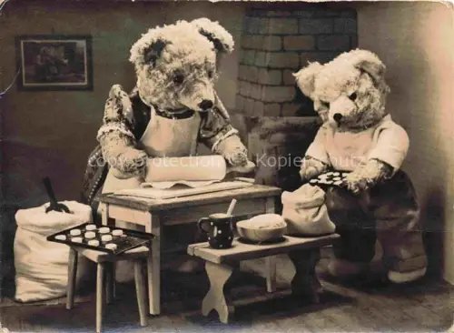 AK / Ansichtskarte Teddy Teddybaer Teddy-bear Beim Backen 