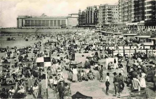 AK / Ansichtskarte OSTENDE Oostende West-Vlaanderen Belgie La Plage et le Kursaal