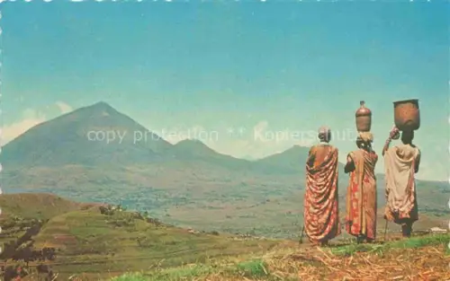 AK / Ansichtskarte Birunga Uganda Volcanoes Ureinwohnerinnen