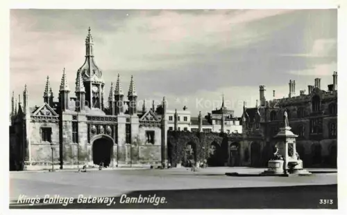 AK / Ansichtskarte Cambridge  Cambridgeshire UK  King's College Gateway