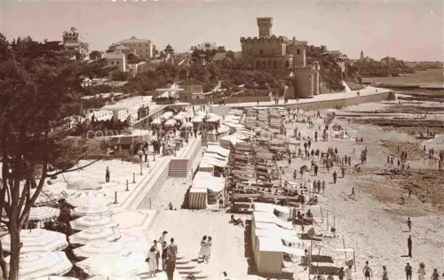 AK / Ansichtskarte Estoril PT Scene on the beach seen from the Tamariz