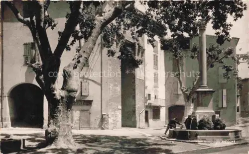AK / Ansichtskarte Riez DIGNE 04 Alpes-de-Haute-Provence Un coin du village fontaine et Porte Aiguière