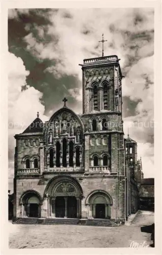 AK / Ansichtskarte Vezelay Avallon 89 Yonne Eglise abbatiale de la Madeleine XIIe siècle Facade