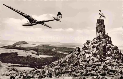 AK / Ansichtskarte FLUGZEUGE ZIVIL Rhoen Fliegerdenkmal Wasserkuppe 