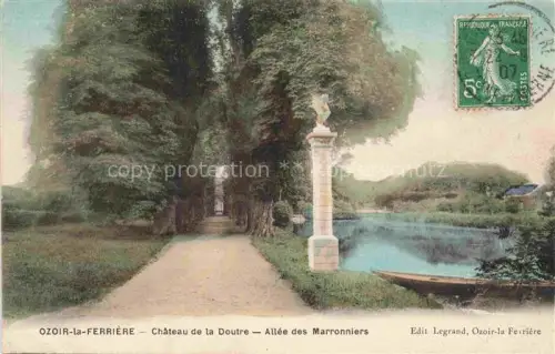 AK / Ansichtskarte Ozoir-la-Ferriere Ozouer-la-Ferriere 77 Chateau de la Doutre Allee des Marroniers