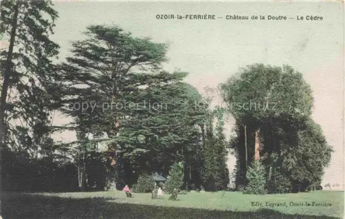 AK / Ansichtskarte Ozoir-la-Ferriere Ozouer-la-Ferriere 77 Chateau de la Doutre Le Cedre