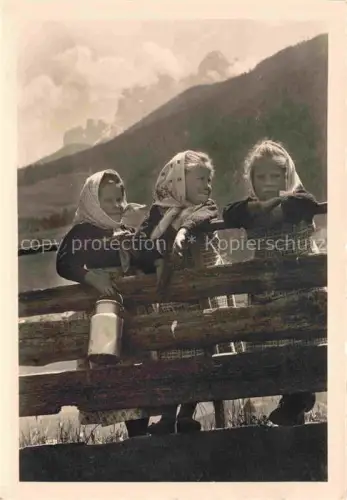 AK / Ansichtskarte Valle di Funes Val di Funes Dolomiti IT Kindergruppe