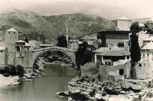 AK / Ansichtskarte Mostar Moctap Bosnia and Herzegovina Altstadt Bruecke