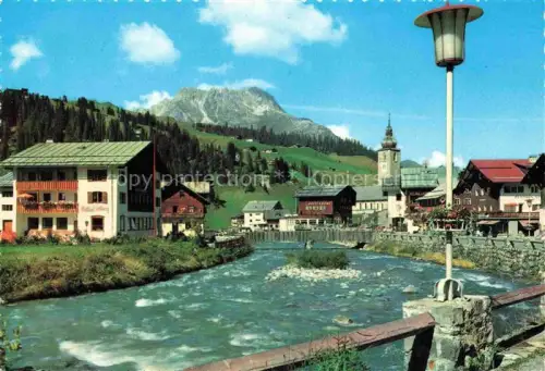 AK / Ansichtskarte LECH  Arlberg Vorarlberg AT Partie am Lech Blick zur Kirche