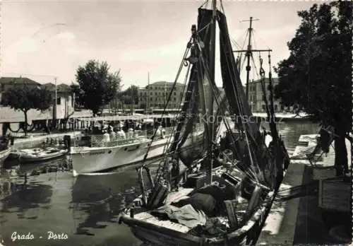 AK / Ansichtskarte GRADO Gorizia IT Il porto Hafen Fischkutter Fahrgastschiff