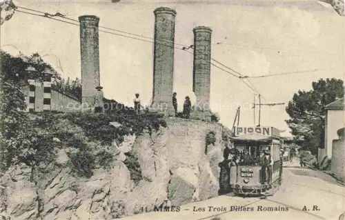 AK / Ansichtskarte STRAssENBAHN Tramway-- Nimes les Trois Pillers Romains 